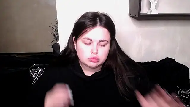 Emily Mo online show from October 16, 9:01 am