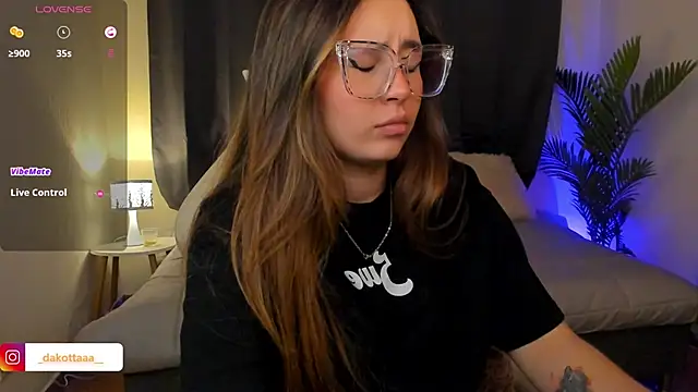 dakottaa  online show from January 5, 11:41 pm