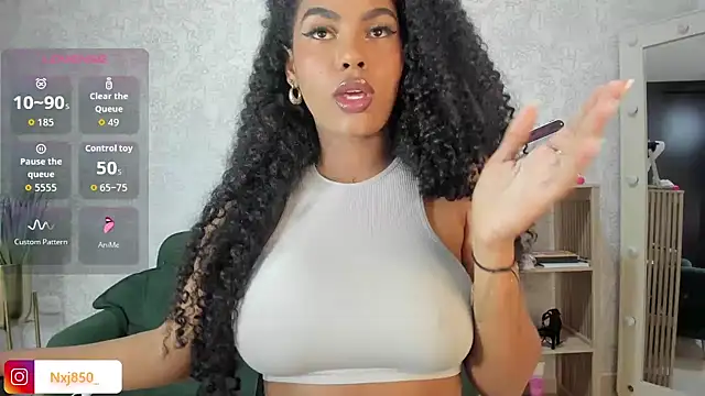 HOTBLACKANDWHITE2 online show from November 7, 3:23 am