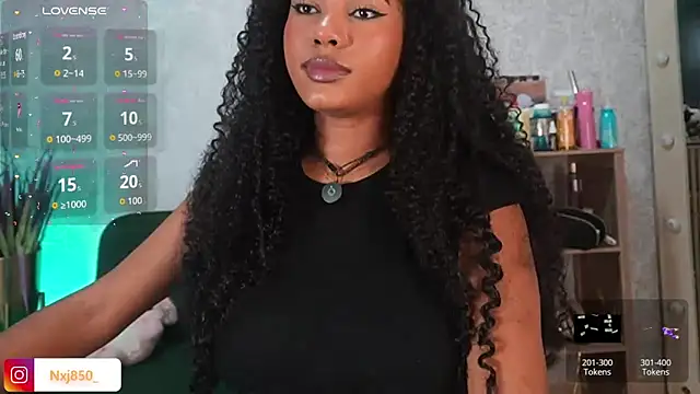 HOTBLACKANDWHITE2 online show from December 14, 4:18 am