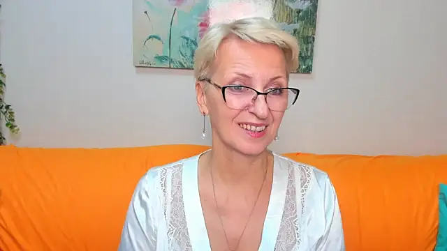 iamyourdream89 online show from October 13, 8:00 pm