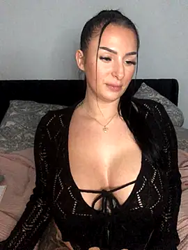 Mia-Bremer online show from November 9, 7:32 pm