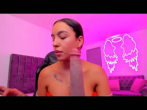 xiomara  cortes online show from October 16, 8:33 pm