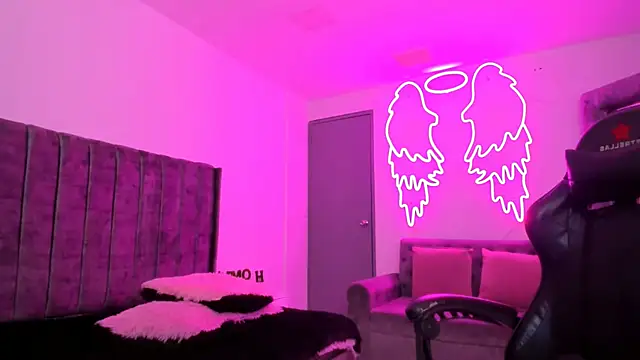 xiomara  cortes online show from October 14, 7:49 pm