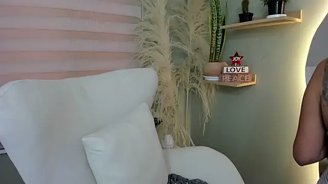 julieta evans  online show from November 18, 10:33 pm