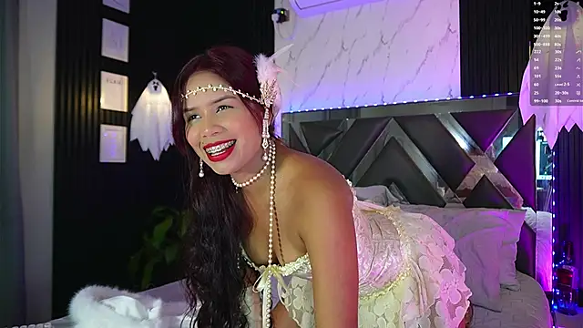 Snapshot of charlotte_01 chatting on October 31, 2:35 am charlotte 01 online show from October 31, 2:35 am