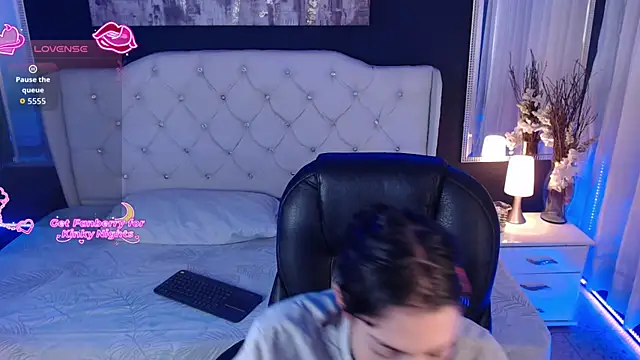 LiaVillalobos online show from December 2, 2:19 pm