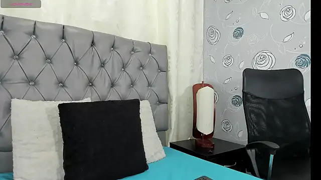 luna evaa online show from October 15, 2:19 pm