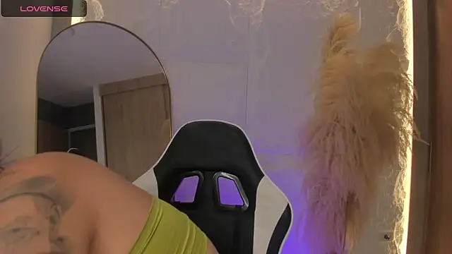 dominique25  online show from November 26, 4:35 am