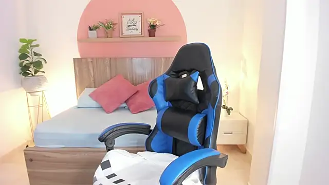 dominique25  online show from October 14, 2:58 am