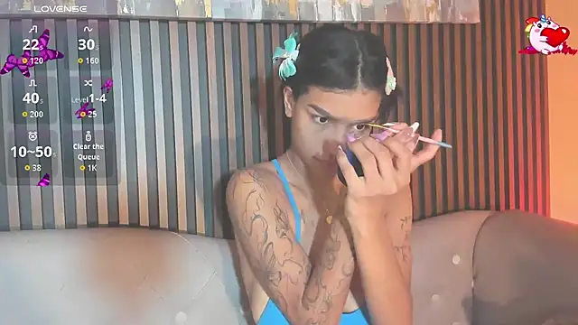 LauraAristizabal online show from October 4, 12:44 pm