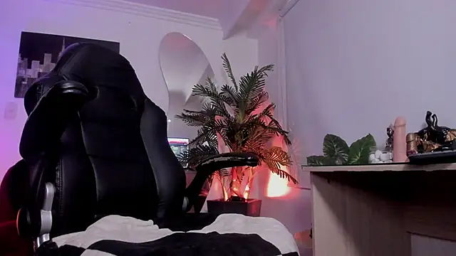 Meghan320 online show from November 2, 12:30 pm