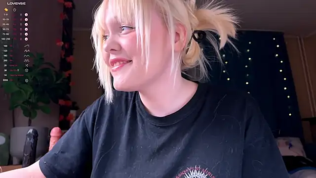 LisaLaas online show from December 13, 10:05 pm