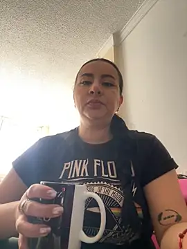 Abril Luv online show from November 18, 1:01 pm