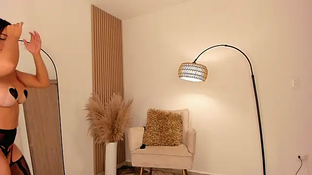 wandathompson  online show from September 24, 12:26 pm