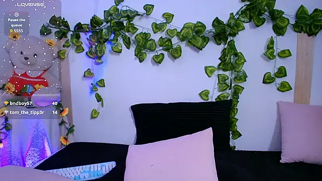 tati cardenas online show from February 3, 6:22 am