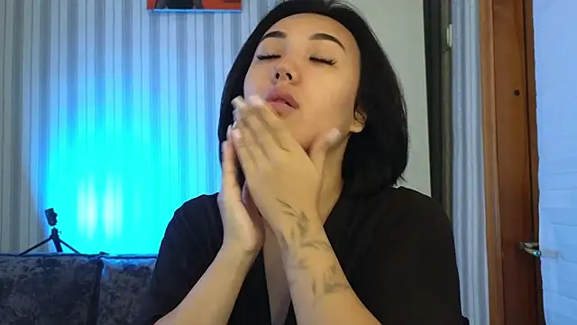 lily  foster online show from September 19, 6:45 am