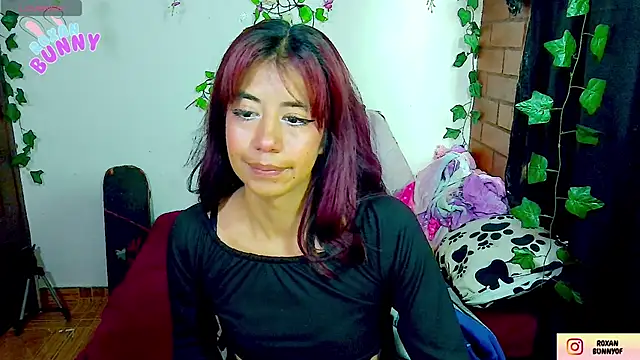 Roxanbunny1 online show from November 30, 6:45 pm