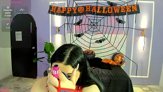 martinasaez online show from October 14, 8:11 pm