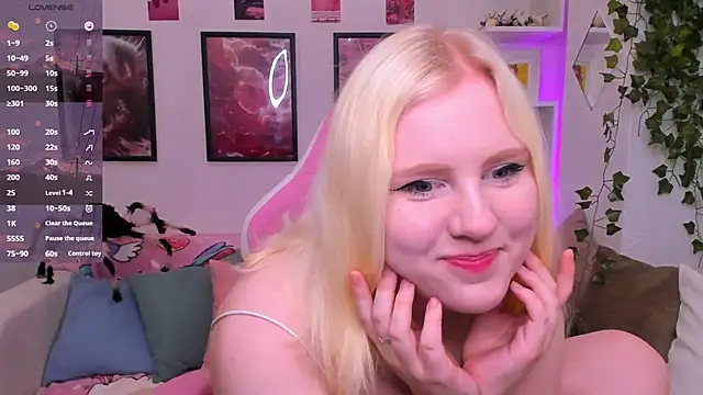 Snapshot of art_lovee chatting on September 30, 1:55 am art lovee online show from September 30, 1:55 am