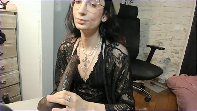 Snapshot of Mayala__ chatting on October 2, 9:53 pm Mayala   online show from October 2, 9:53 pm