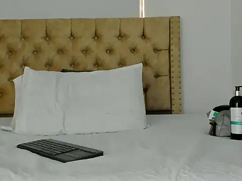 KeryHillson online show from September 22, 2:59 pm