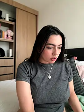 Nicollemays online show from December 5, 9:05 pm