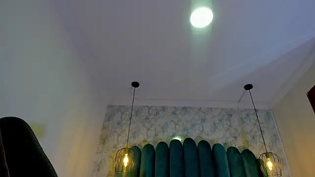 nalalye cruzz  online show from September 20, 2:32 am