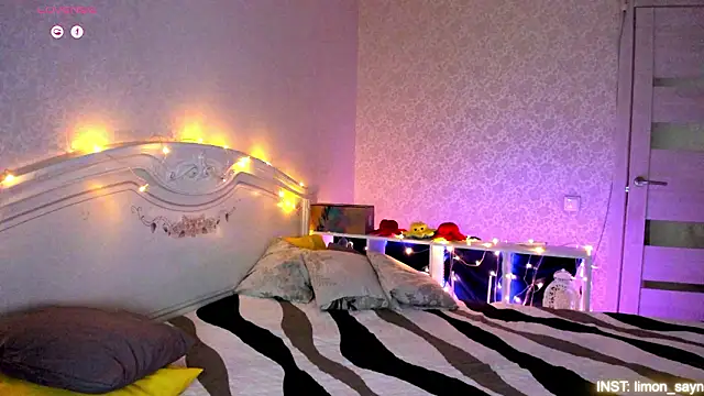 LillyMoure  online show from February 18, 11:15 pm