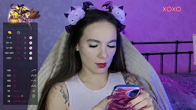 lil luna x online show from October 31, 1:04 pm