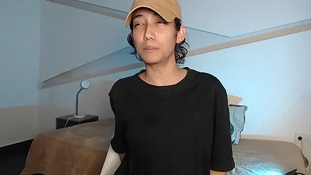 hot little bunny online show from October 5, 8:58 pm