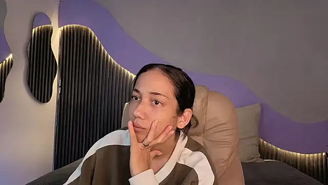 hot little bunny online show from February 22, 9:48 pm