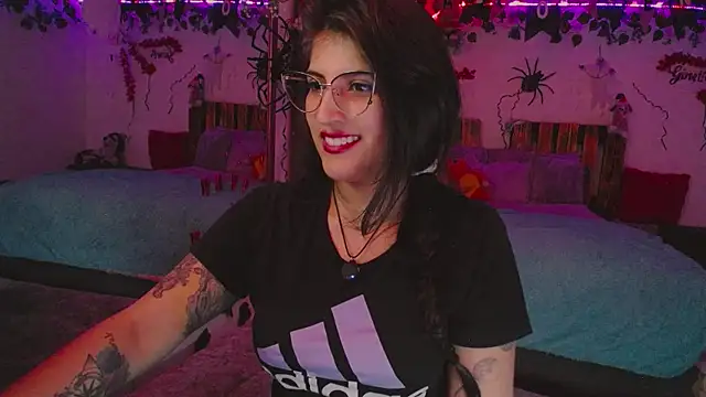 Snapshot of azahar__ziiz chatting on October 21, 1:31 am azahar  ziiz online show from October 21, 1:31 am