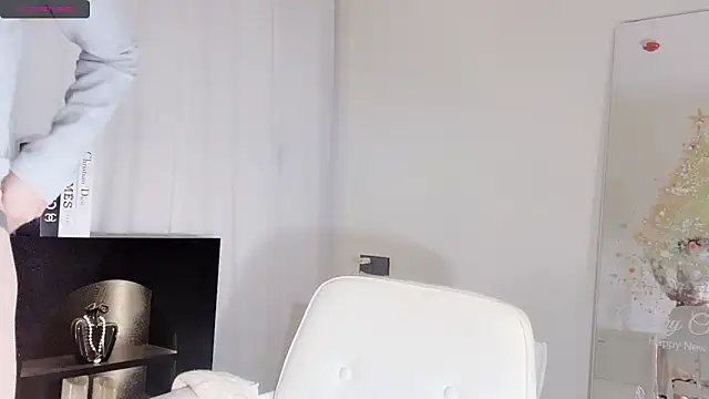 lvy-w online show from December 15, 12:32 pm