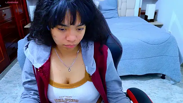 laureentt  online show from November 15, 3:29 am