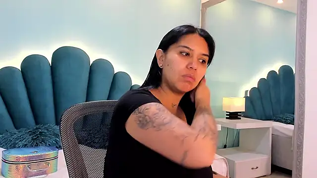 sharlott18 online show from November 6, 1:39 pm