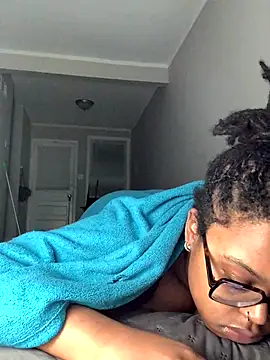 SweetHoneyBunz online show from October 29, 4:17 am