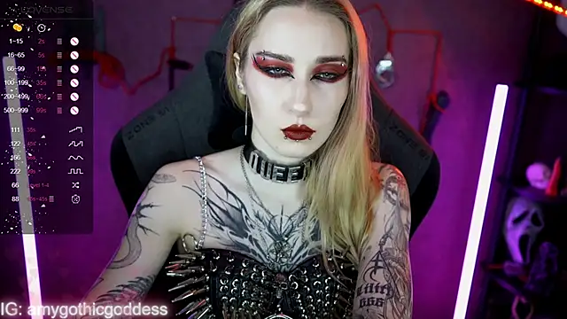 amywhitenessxx online show from November 8, 10:53 am