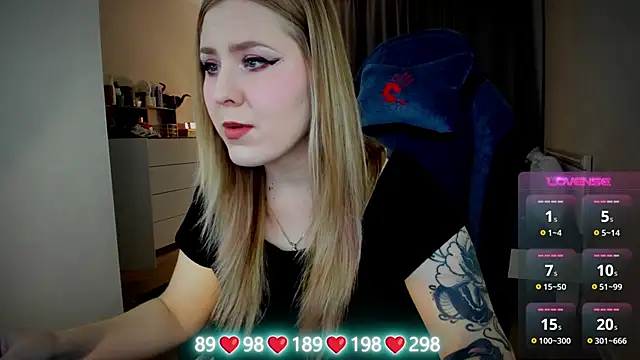 Olivia Munk online show from October 25, 5:04 am