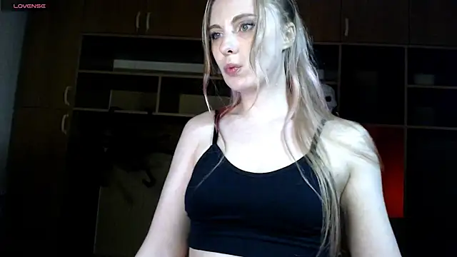 Snapshot of Aqualen chatting on October 29, 1:47 pm Aqualen online show from October 29, 1:47 pm