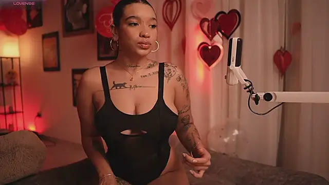 HannahW  online show from February 18, 10:09 pm