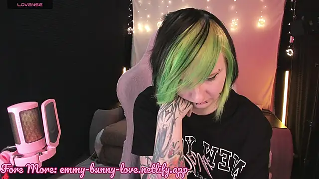 Snapshot of EmmyBunny chatting on October 26, 2:45 pm EmmyBunny online show from October 26, 2:45 pm