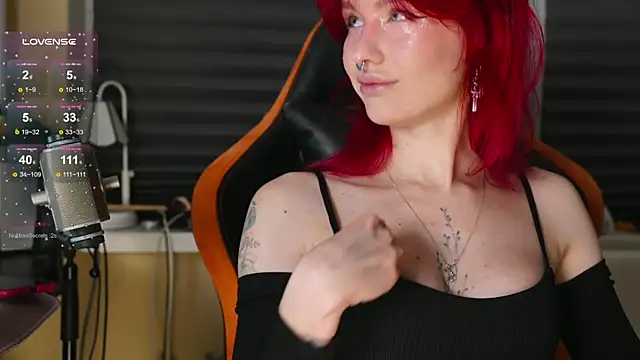 BlueCherryy online show from November 11, 7:00 pm