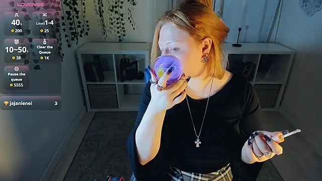 bitchofsun  online show from November 29, 4:11 pm