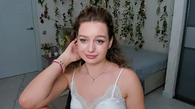 MiracleCurly online show from October 2, 7:52 pm