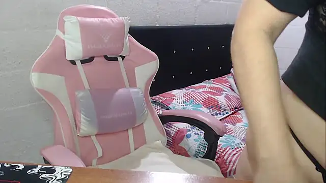 jade04 roberts online show from October 12, 12:13 am