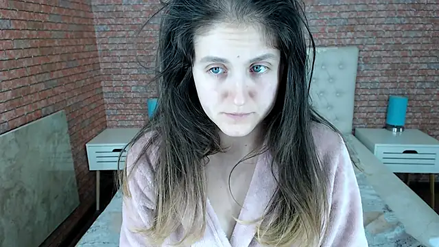 Holliy Cooper online show from November 29, 3:05 pm