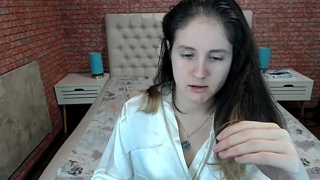 Holliy Cooper online show from October 8, 8:18 am