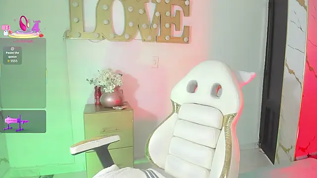 dianamilf online show from February 11, 7:59 pm