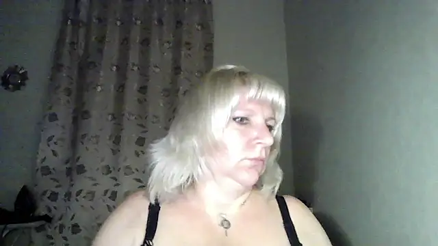 Snapshot of MeilomaWesa chatting on October 24, 9:33 pm MeilomaWesa online show from October 24, 9:33 pm